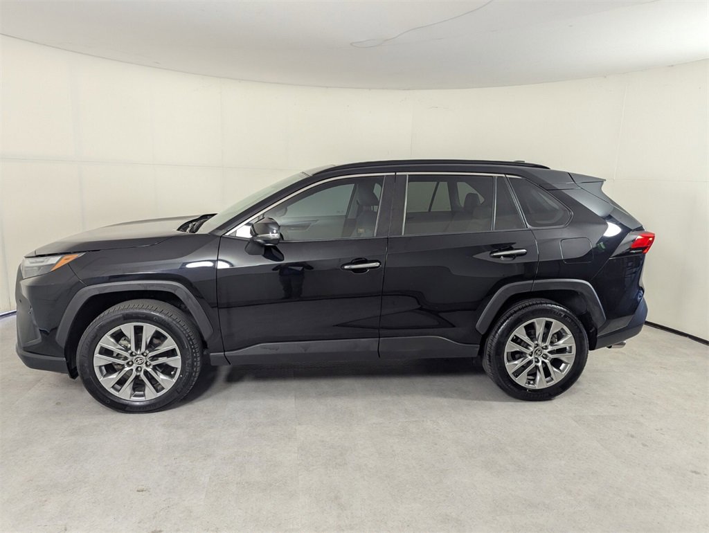 Used 2022 Toyota RAV4 Limited image 7
