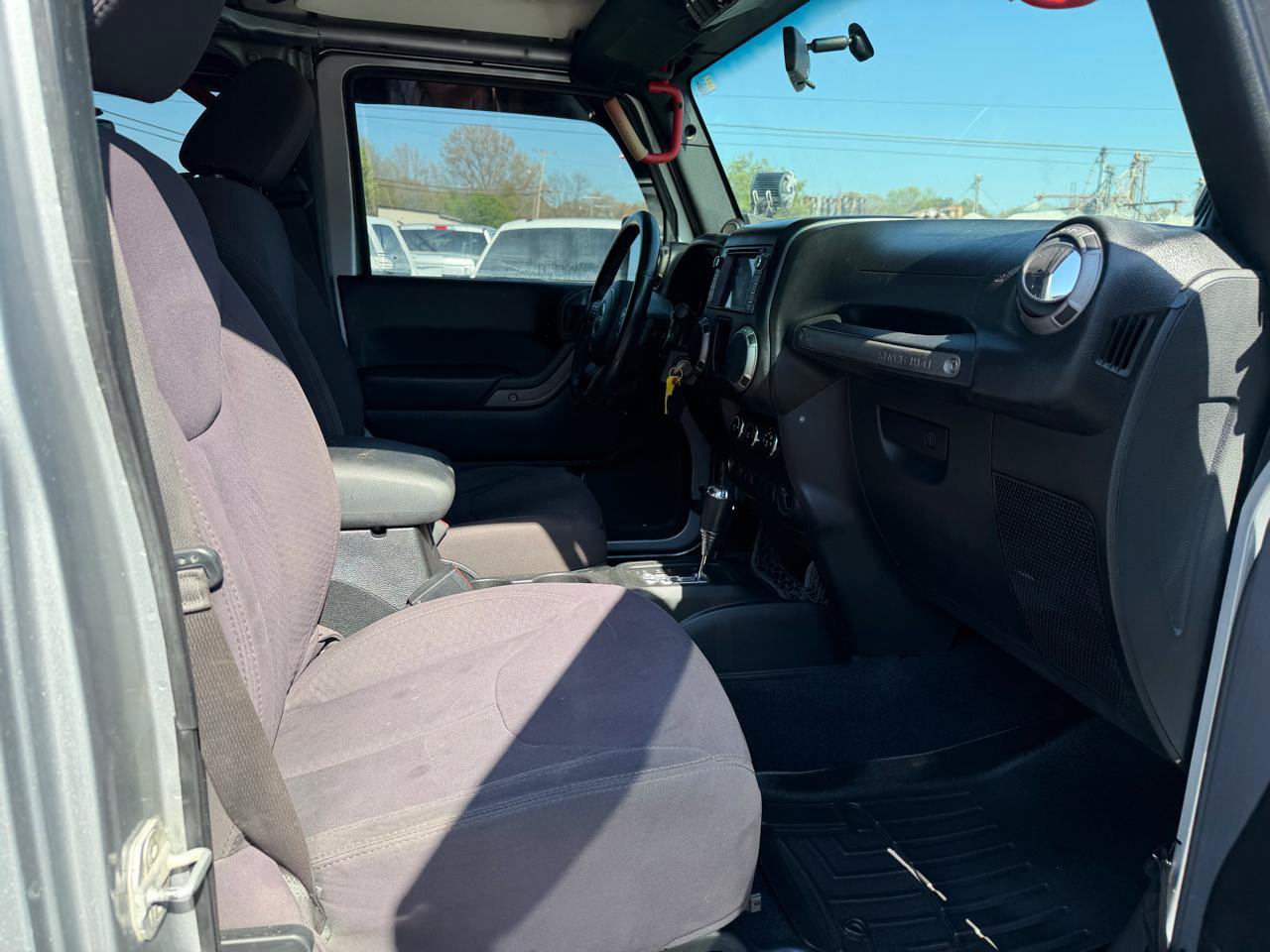 Used 2013 Jeep Wrangler Unlimited Sport w/ Connectivity Group AWD/4WD image 13
