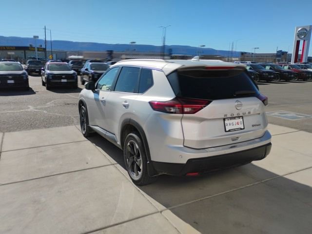 Used 2024 Nissan Rogue SV w/ SV Premium Package image 7