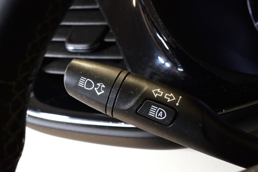 Used 2021 Buick Envision Avenir w/ Technology Package II FWD image 19