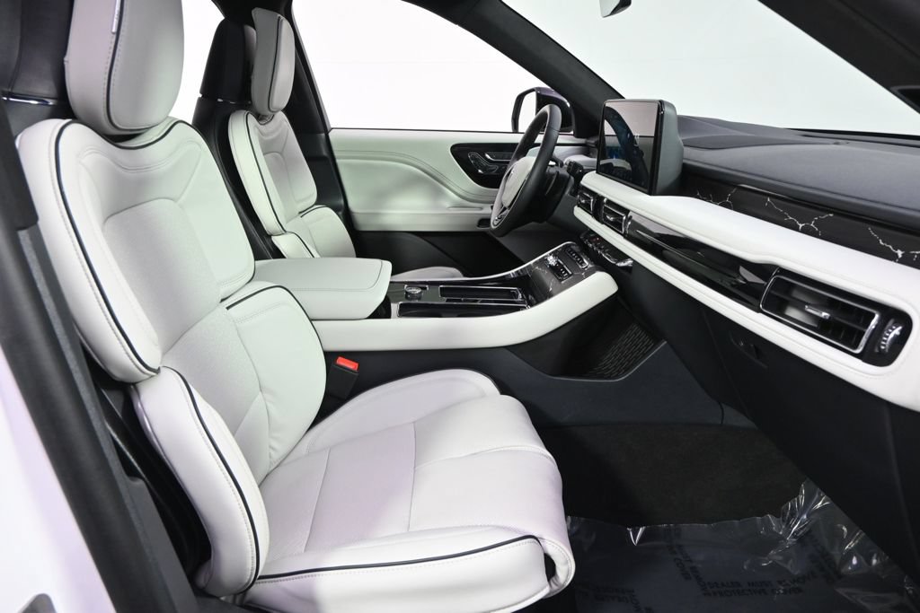 New 2026 Lincoln Aviator Black Label w/ Jet Appearance Package AWD/4WD image 16