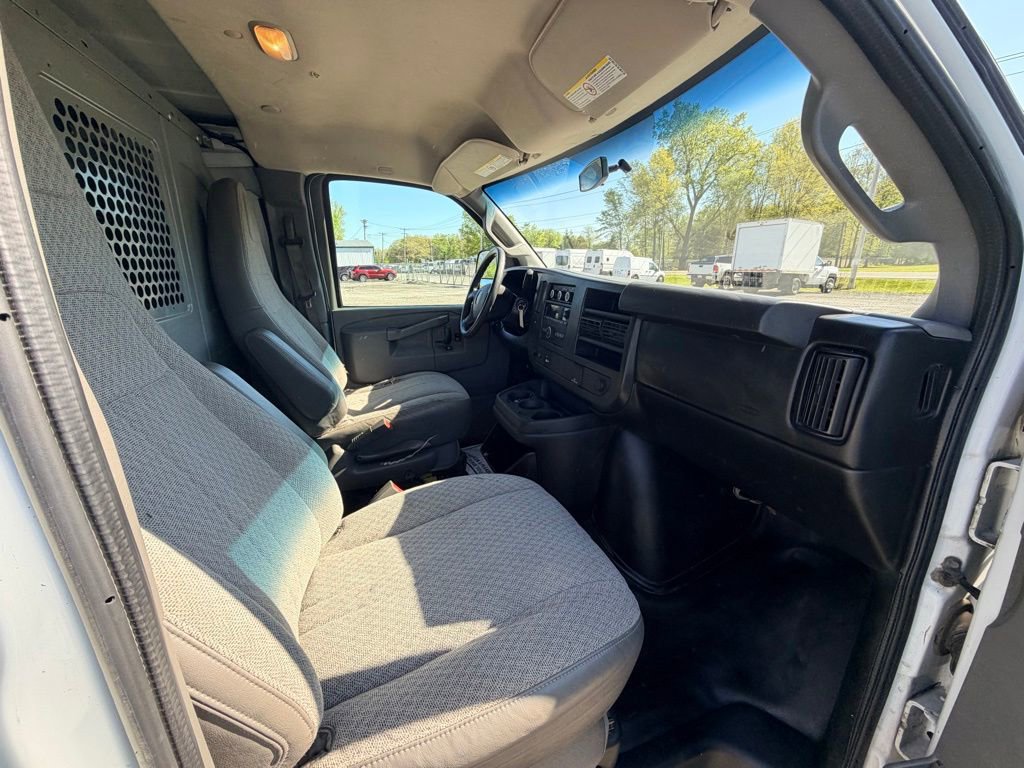 Used 2017 GMC Savana 3500 Extended RWD image 11