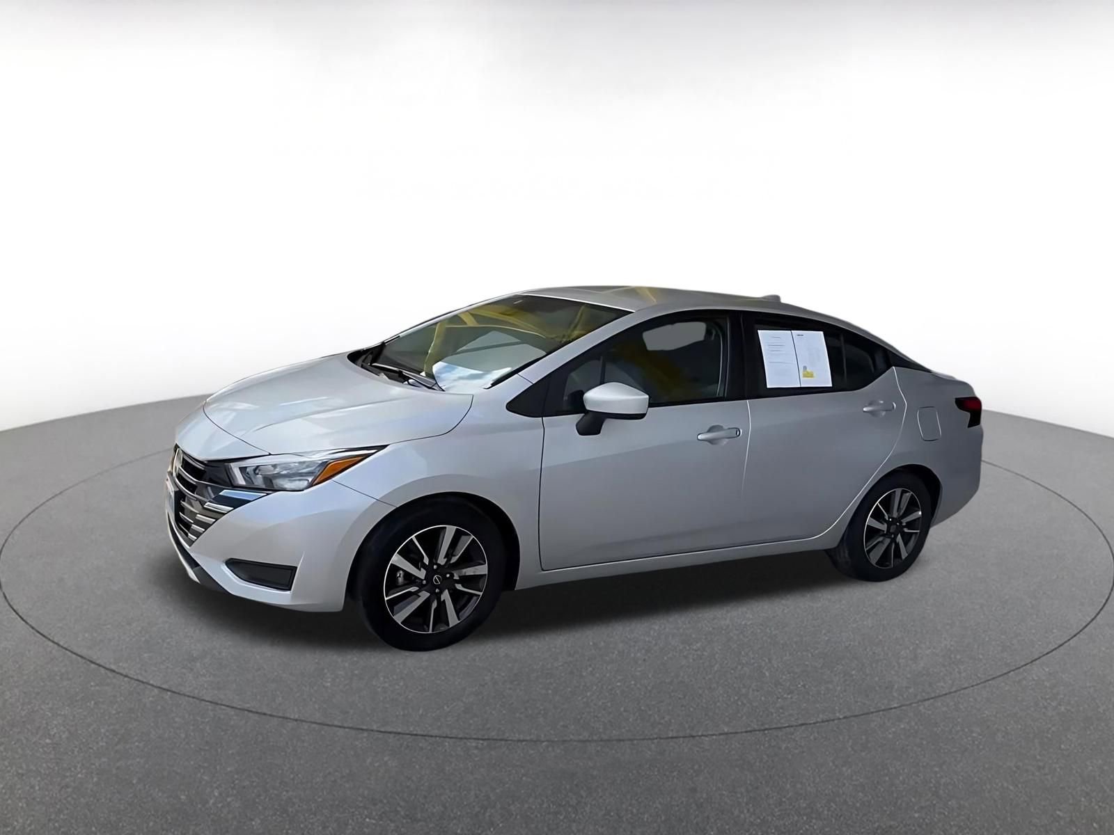Used 2025 Nissan Versa SV FWD image 9