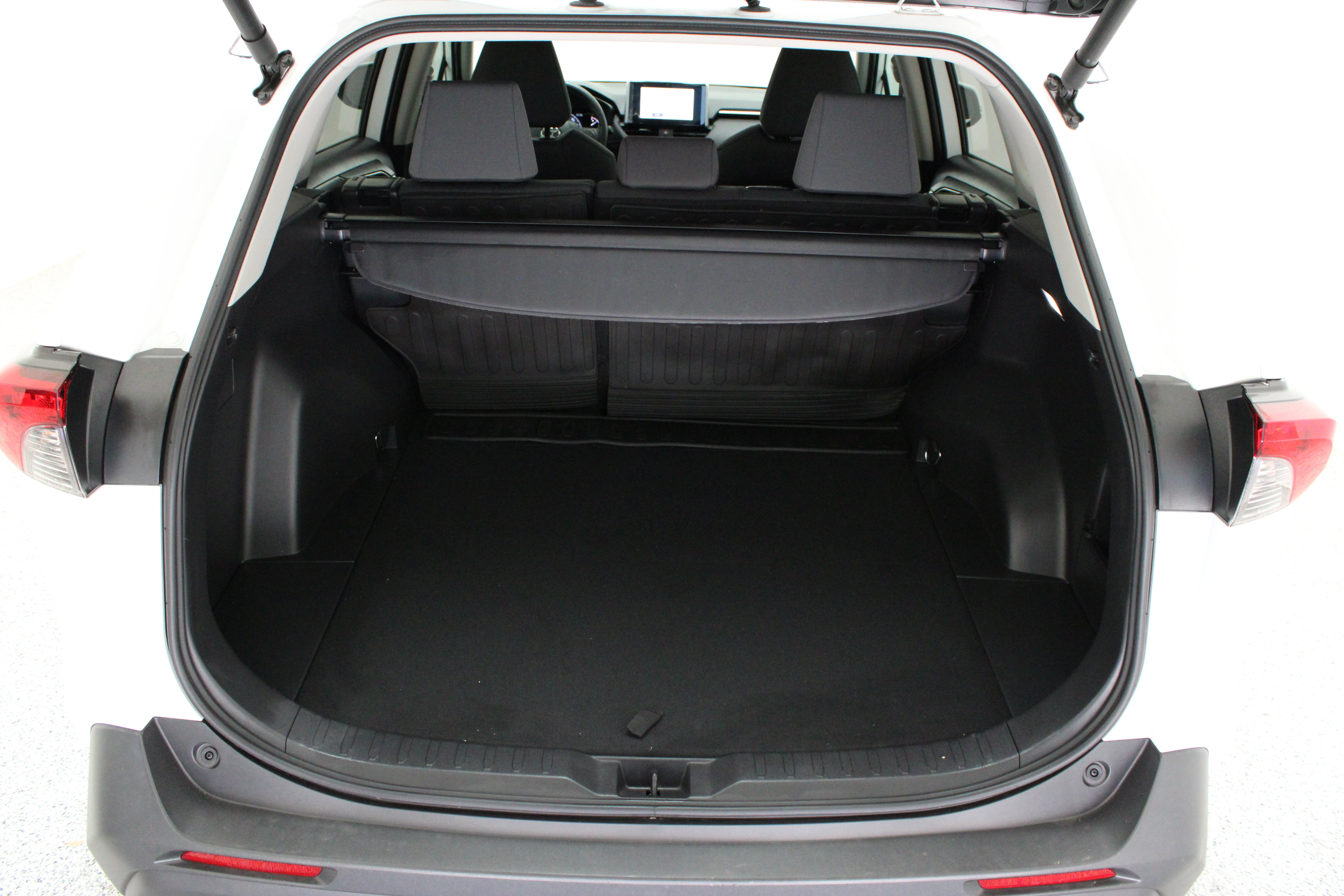 Used 2025 Toyota RAV4 XLE w/ Convenience Package FWD image 32