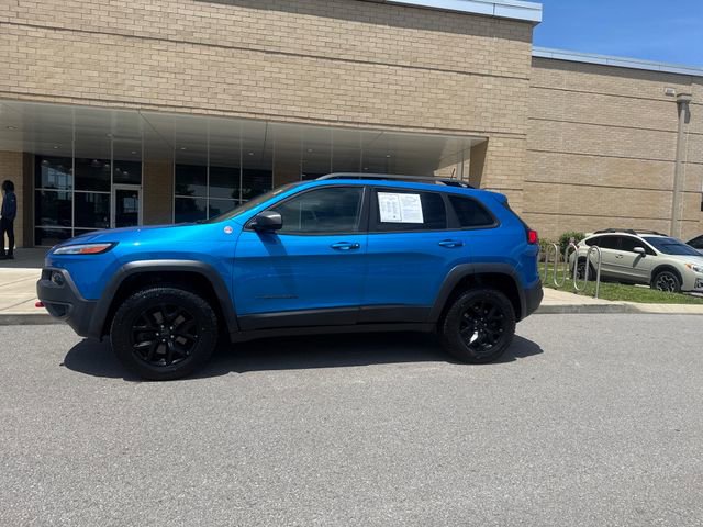 Used 2017 Jeep Cherokee Trailhawk w/ Comfort/Convenience Group AWD/4WD image 1