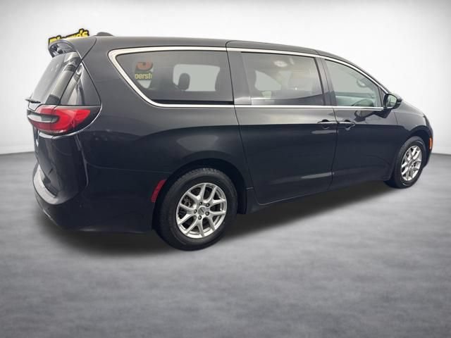 Used 2024 Chrysler Pacifica Touring-L FWD image 7