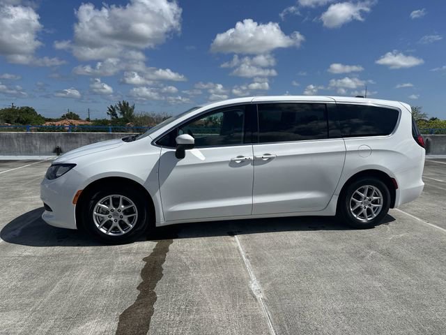 Used 2023 Chrysler Voyager LX FWD image 40