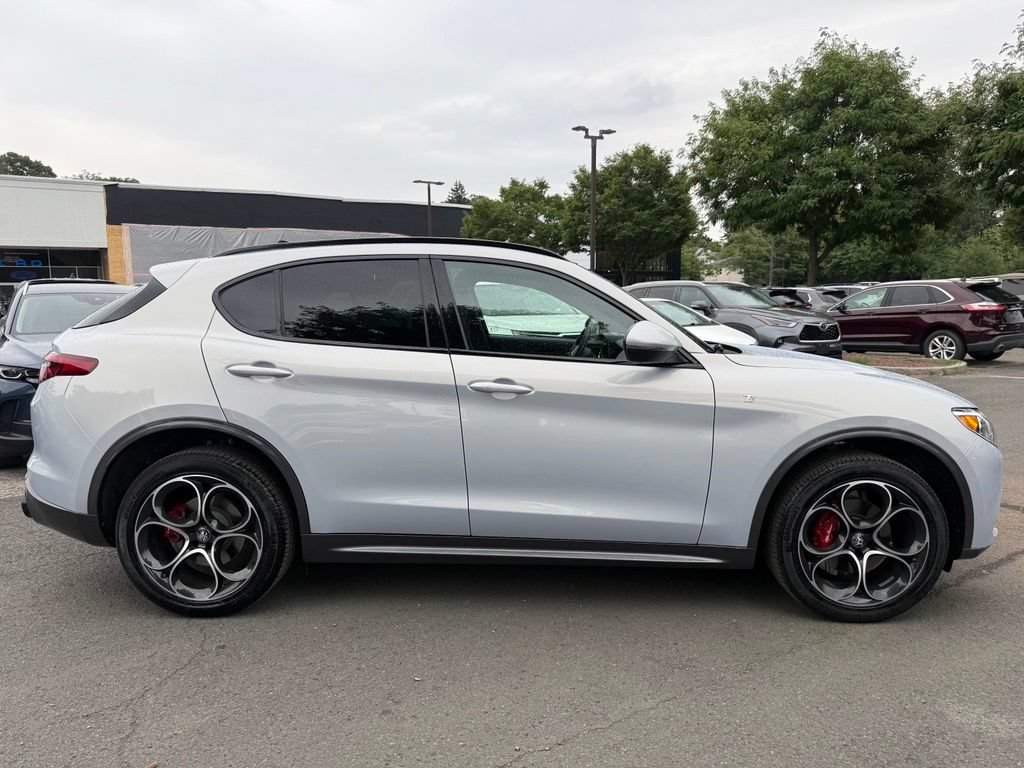 Used 2023 Alfa Romeo Stelvio Ti w/ Active Assist Plus Package AWD/4WD image 5
