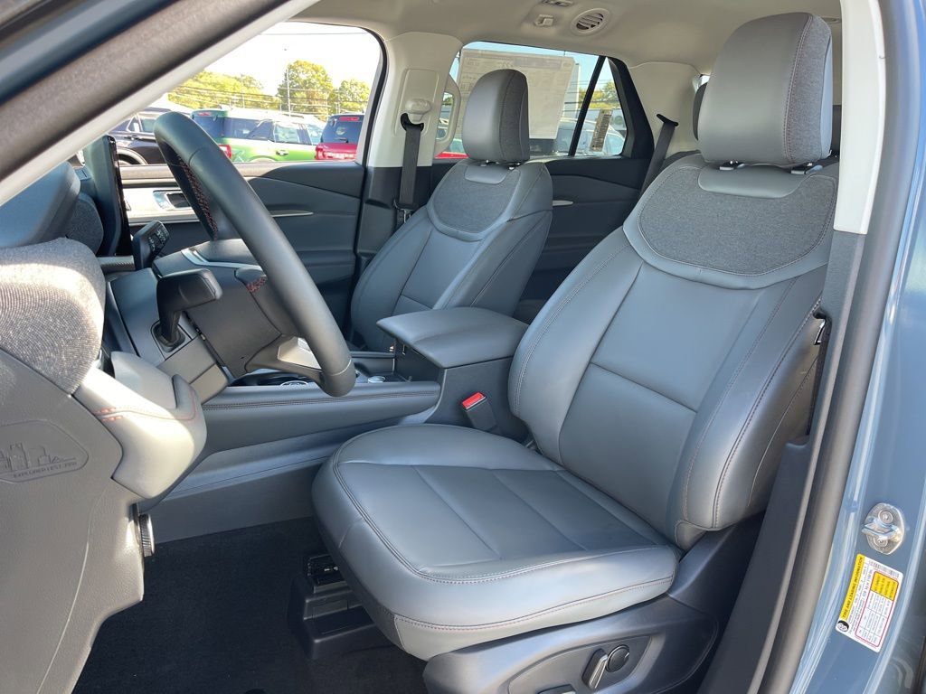 New 2026 Ford Explorer Active w/ Active Comfort Package image 17