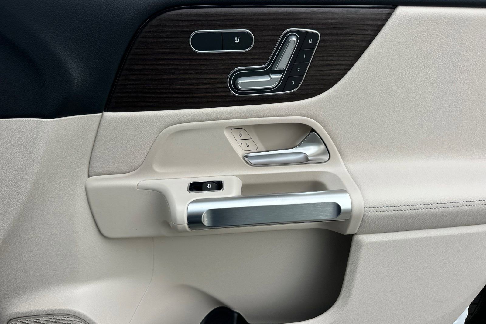 New 2026 Mercedes-Benz GLB 250 image 32