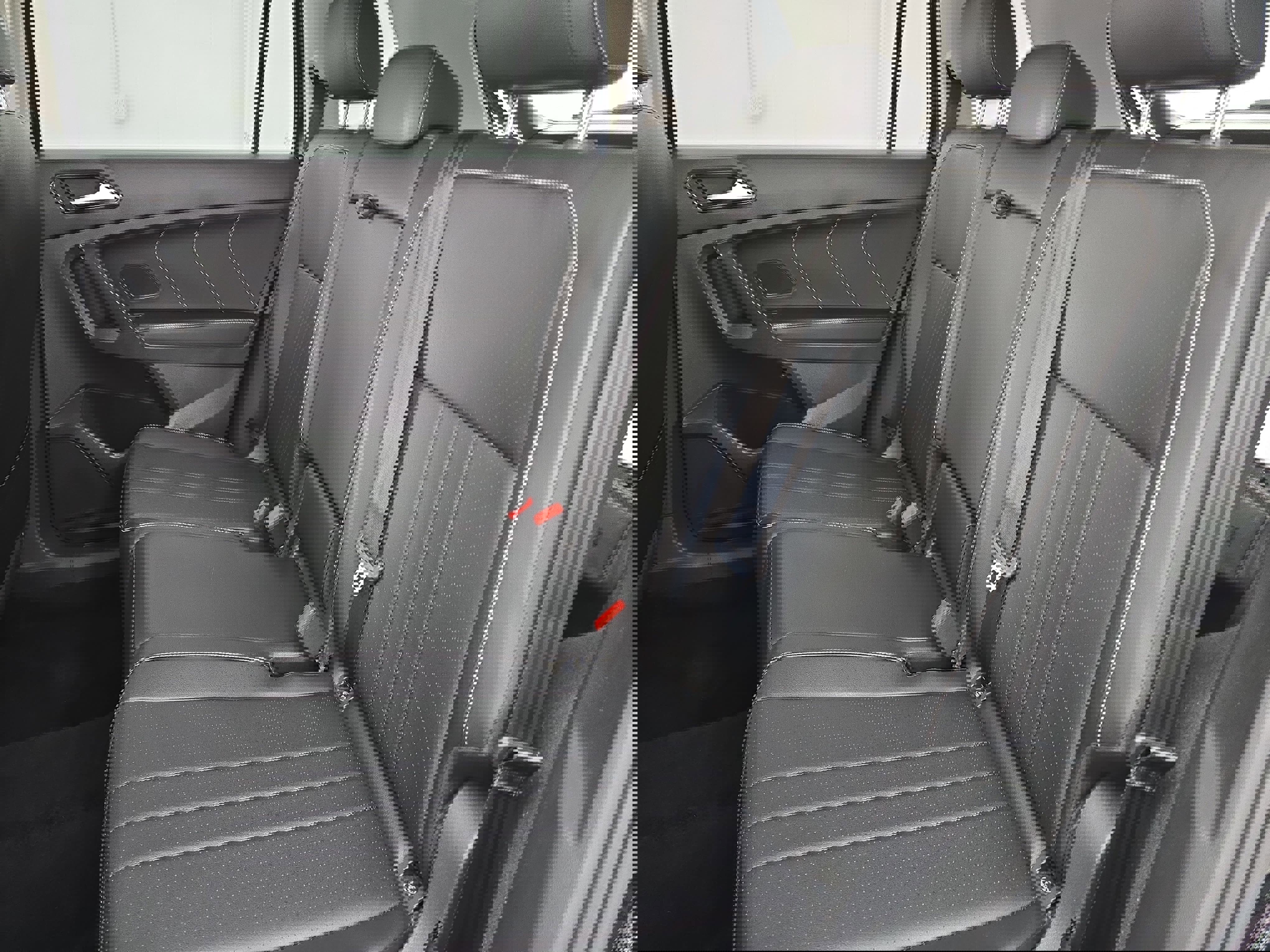 Used 2022 Volkswagen Tiguan SE w/ Panoramic Sunroof Package image 14