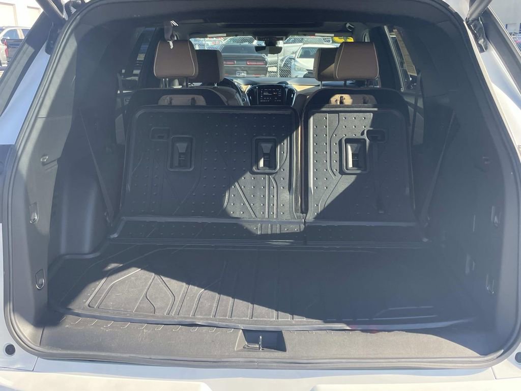 Used 2023 Chevrolet Traverse Premier image 11