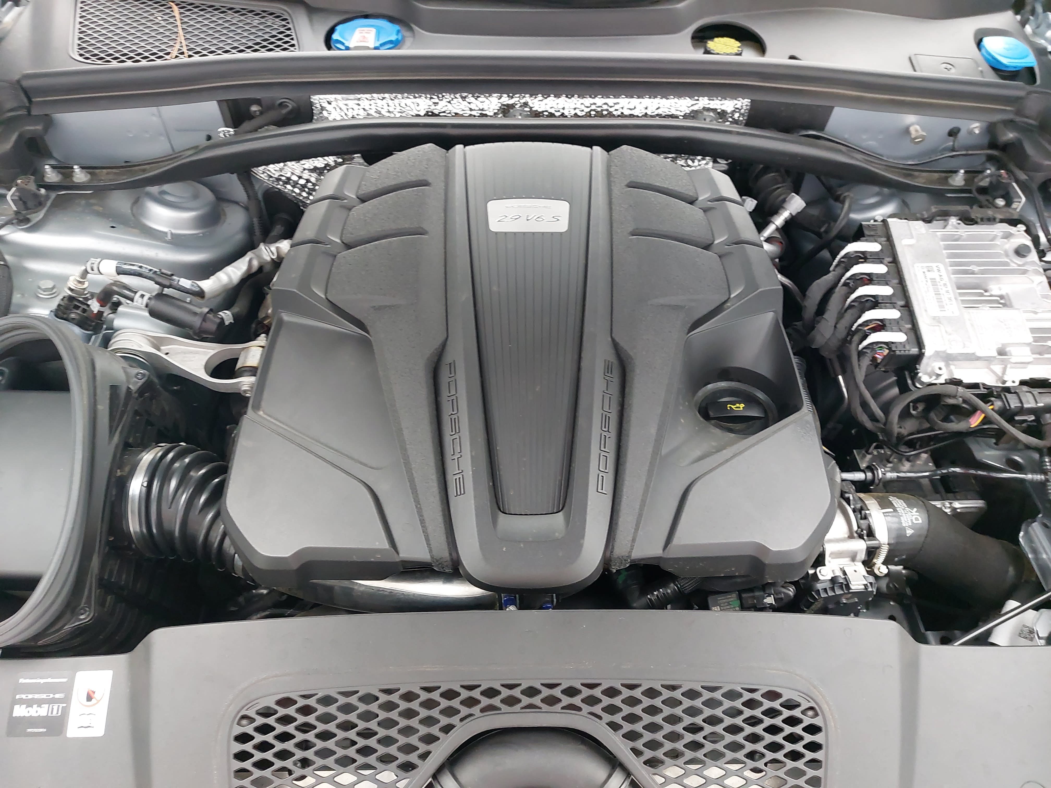 Certified 2026 Porsche Macan S AWD/4WD image 33