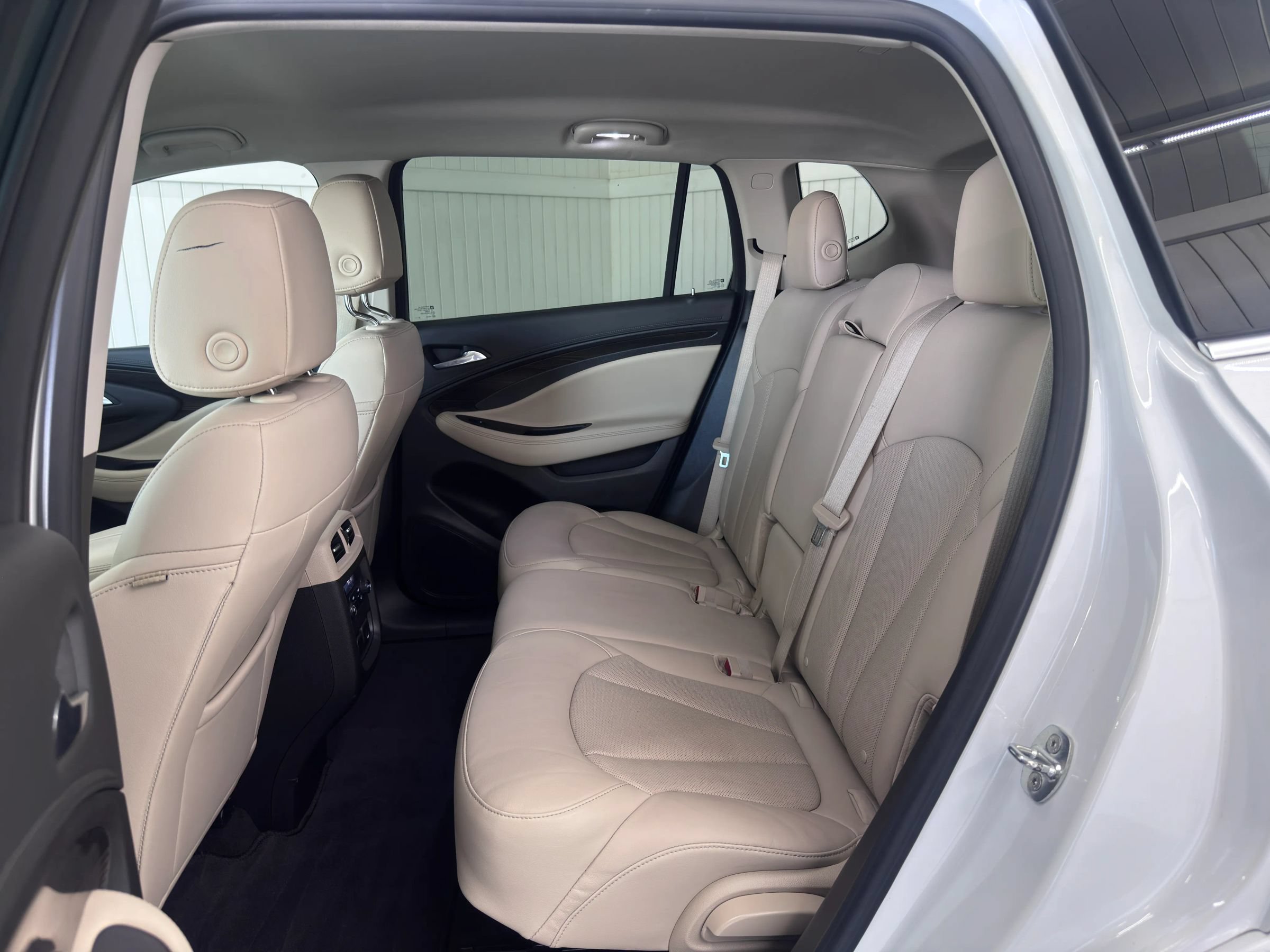 Used 2020 Buick Envision Essence FWD image 12