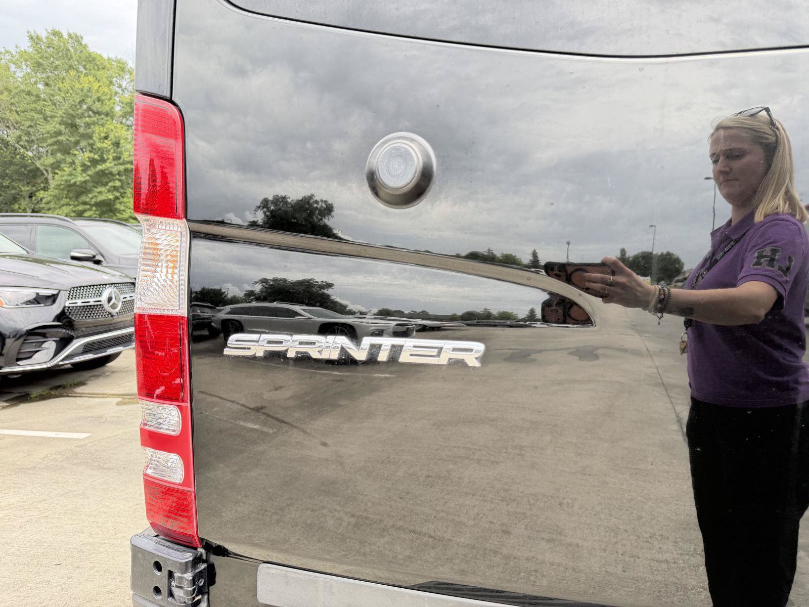 Used 2016 Mercedes-Benz Sprinter 2500 image 16