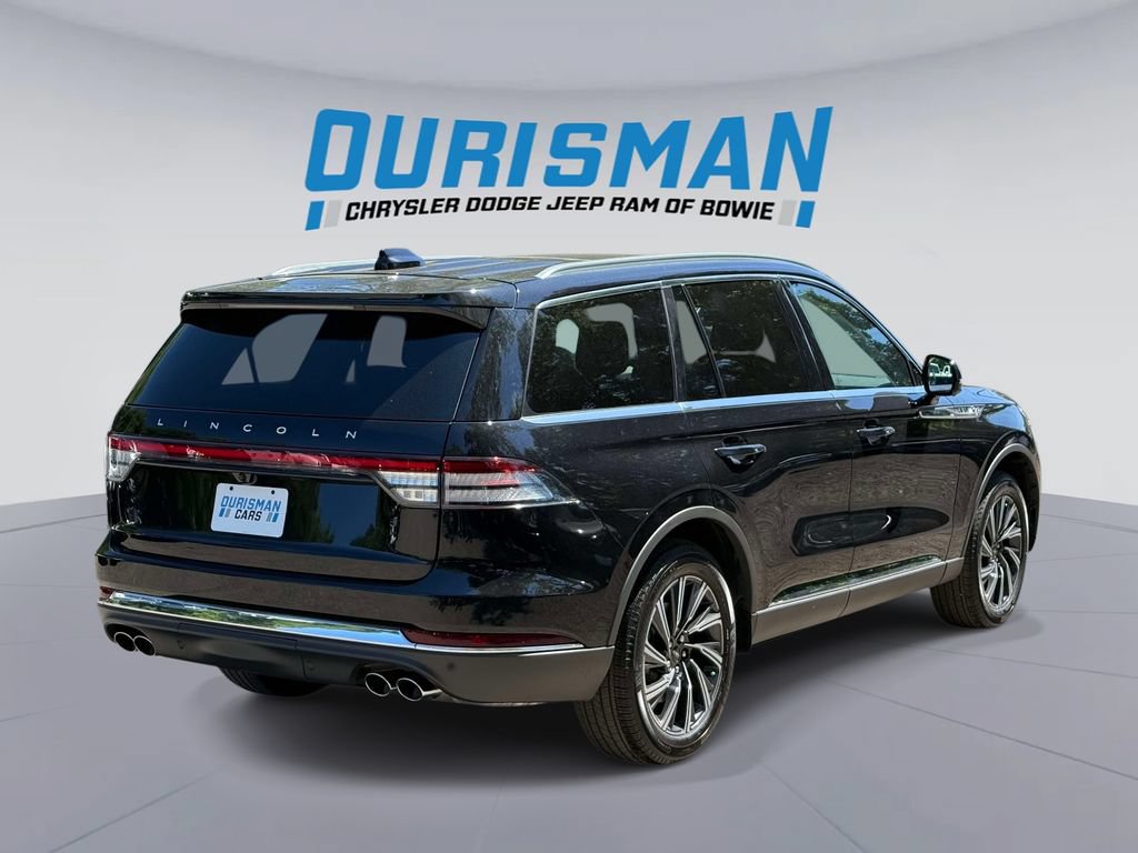 Used 2025 Lincoln Aviator AWD image 2