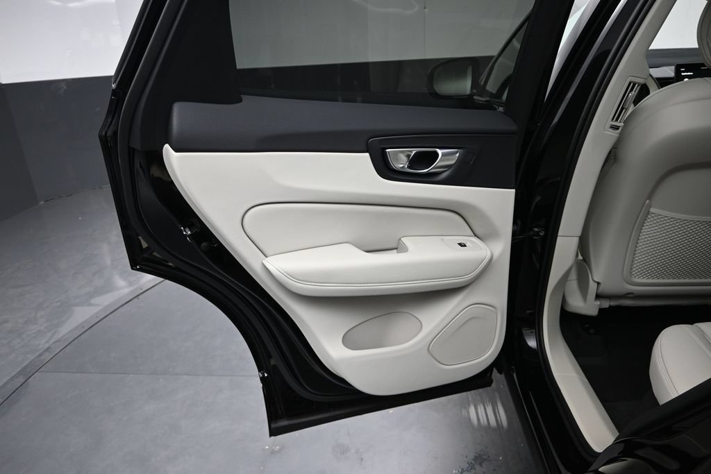 New 2027 Volvo XC60 T8 Ultra AWD/4WD image 13