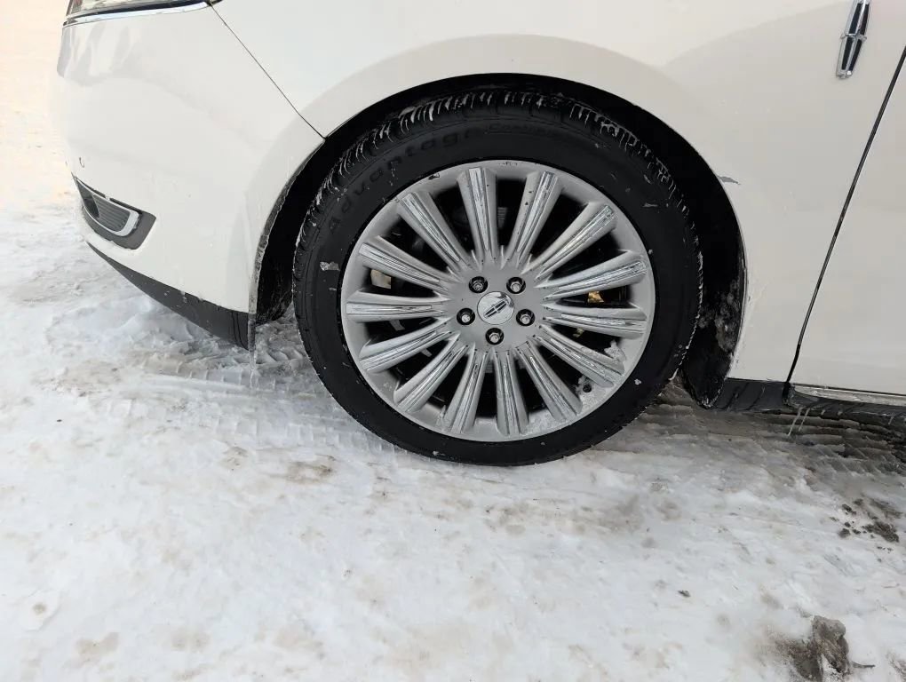 Used 2015 Lincoln MKS AWD w/ Equipment Group 101A image 9