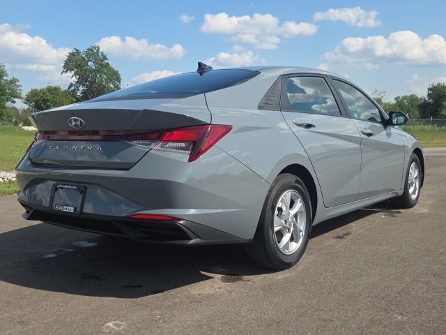 Used 2021 Hyundai Elantra SE FWD image 8