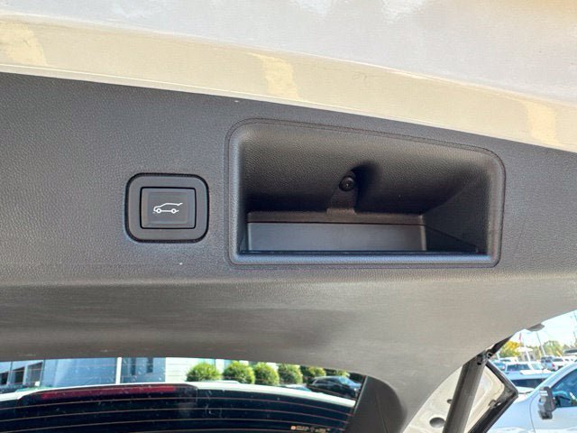 Used 2024 GMC Terrain SLE w/ Driver Convenience Package FWD image 21