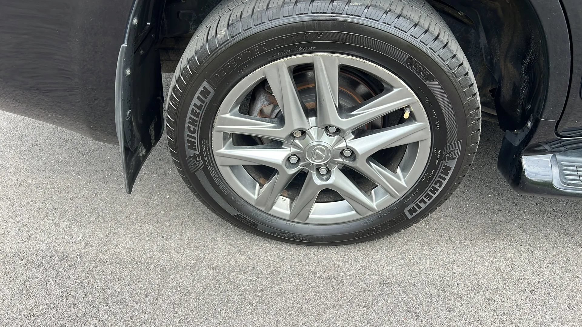 Used 2013 Lexus LX 570 4WD w/ Luxury Pkg image 39