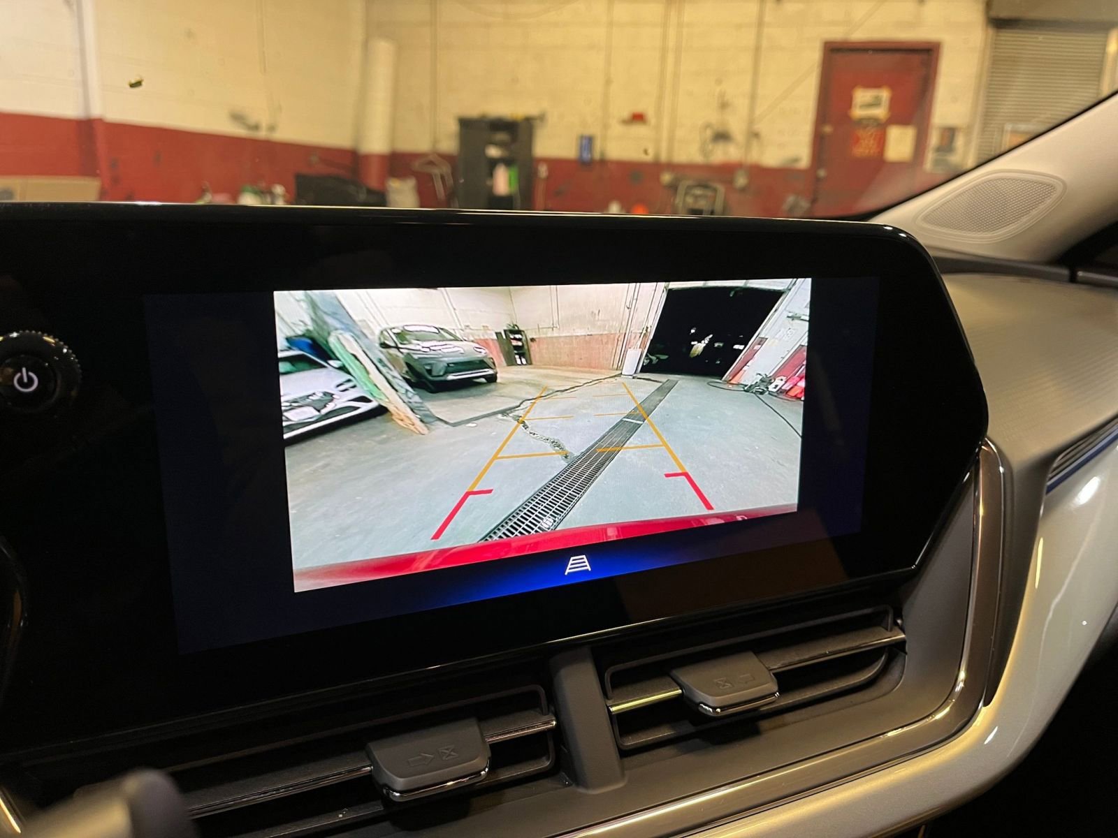 Used 2025 Chevrolet Trax LT image 17