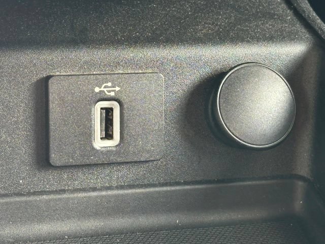 Used 2017 Ford Fusion SE w/ Fusion SE Technology Package FWD image 35
