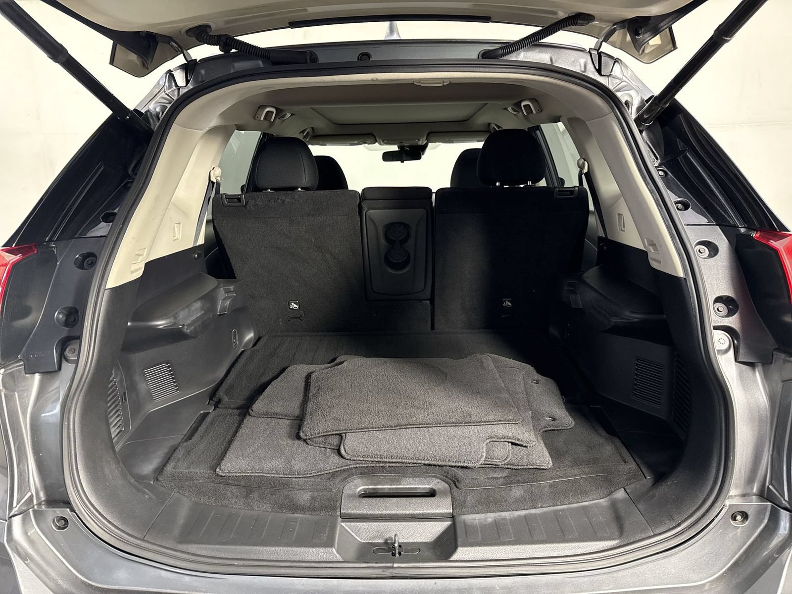 Used 2019 Nissan Rogue SV w/ Sun & Sound Touring Package AWD/4WD image 34