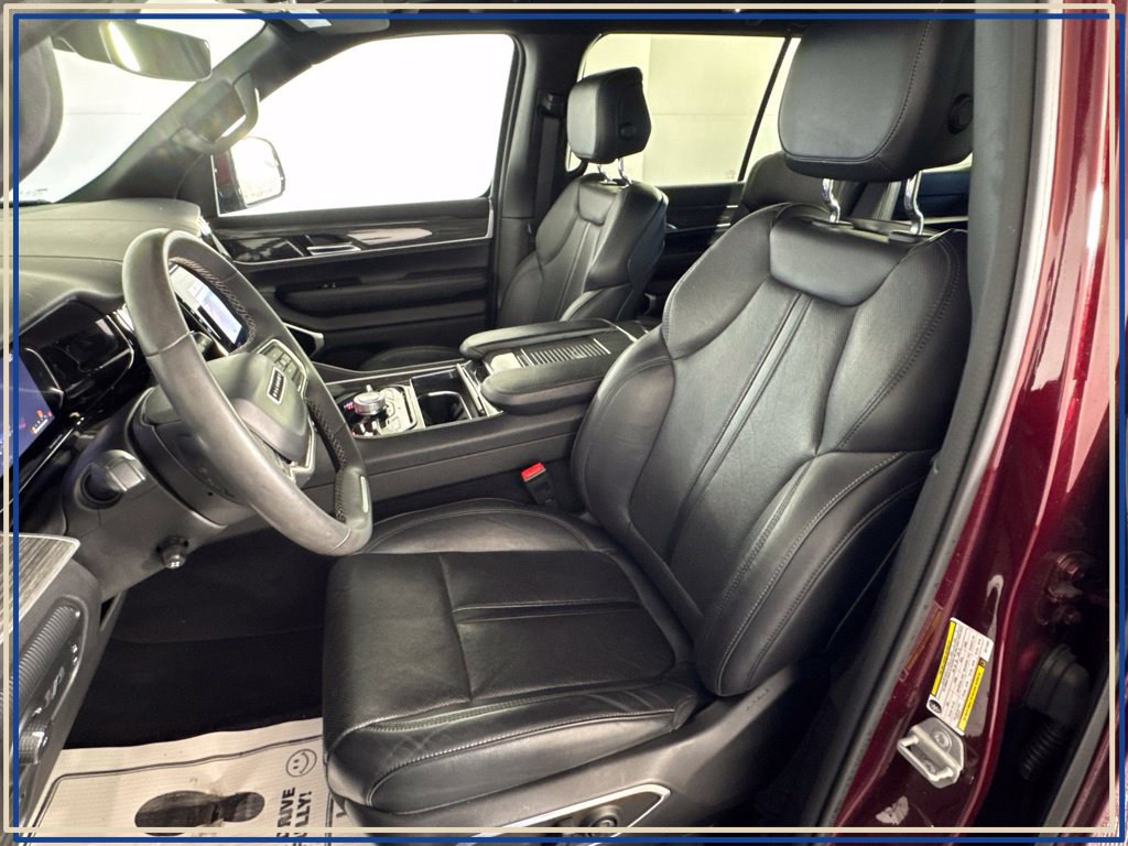 Used 2022 Jeep Wagoneer Series III w/ Premium Group I AWD/4WD image 29
