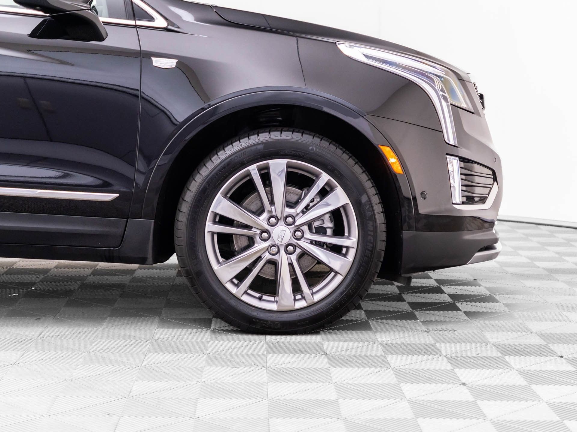 Certified 2025 Cadillac XT5 Premium Luxury w/ Technology Package AWD/4WD image 38