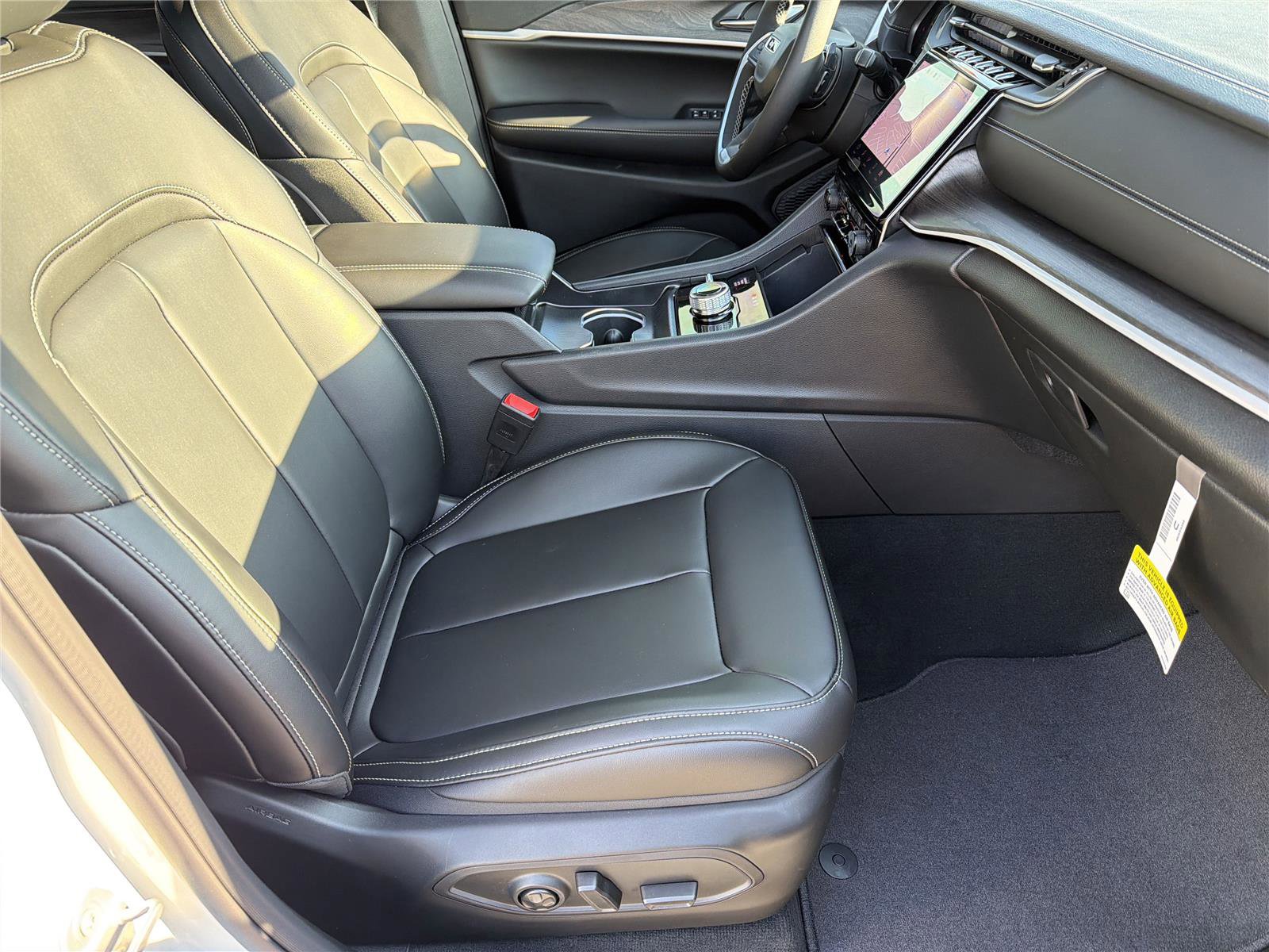 New 2025 Jeep Grand Cherokee L Limited w/ Black Appearance Package image 13