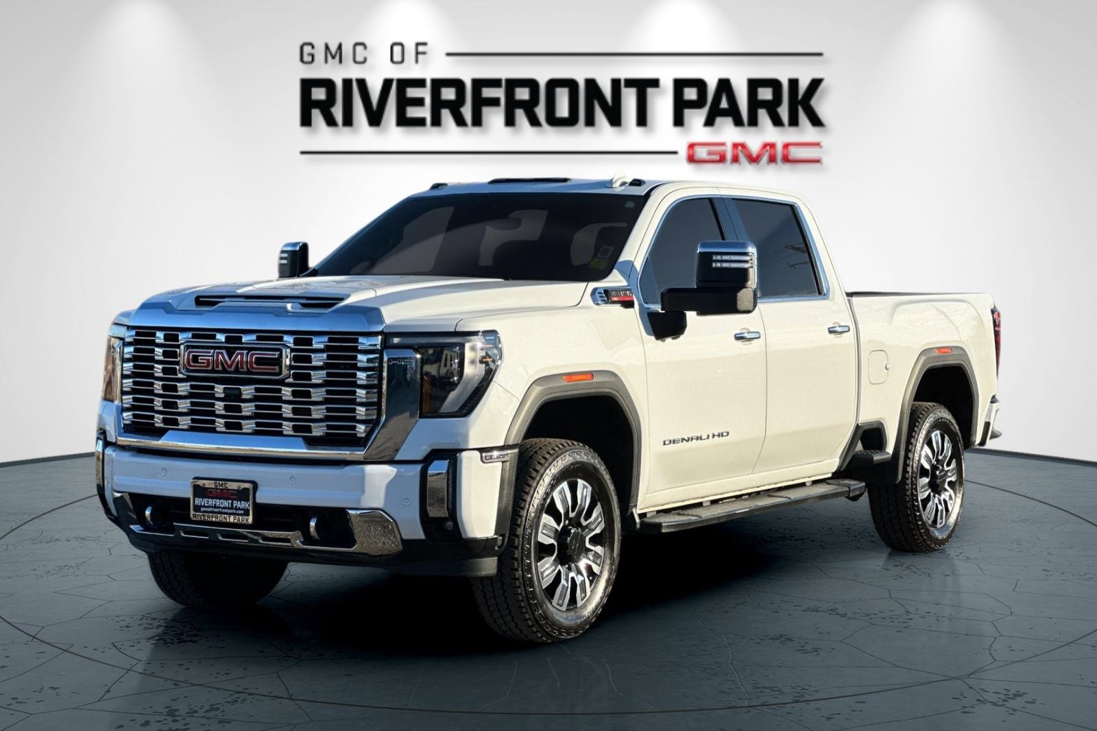 Used 2024 GMC Sierra 3500 Denali w/ Denali Reserve Package image 7