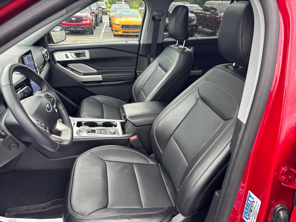 Used 2024 Ford Explorer Limited w/ Limited Technology Package AWD/4WD image 25