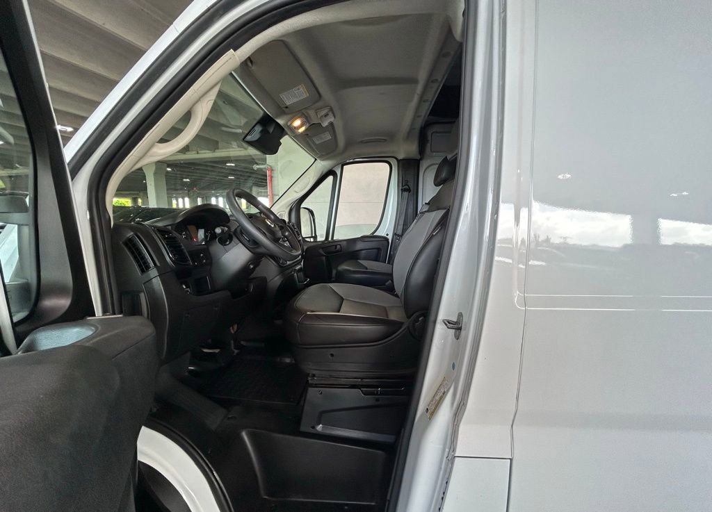 Used 2024 RAM ProMaster 2500 w/ Convenience Group image 16