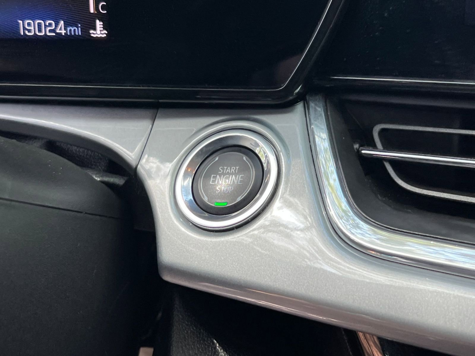 Used 2025 Chevrolet Trax LT w/ LT Convenience Package image 20