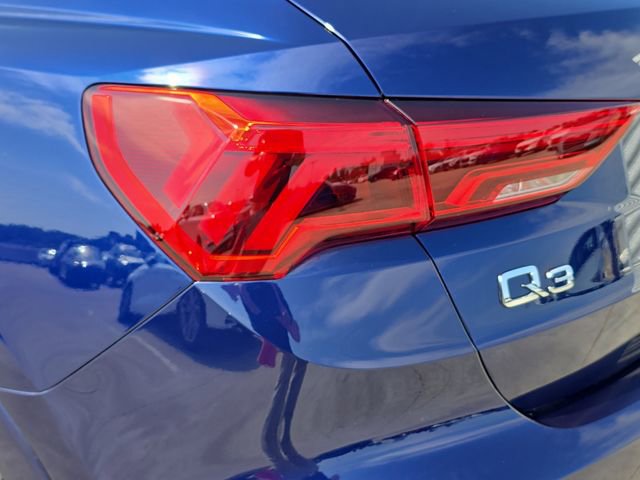 Used 2025 Audi Q3 2.0T Premium w/ Convenience Package AWD/4WD image 39