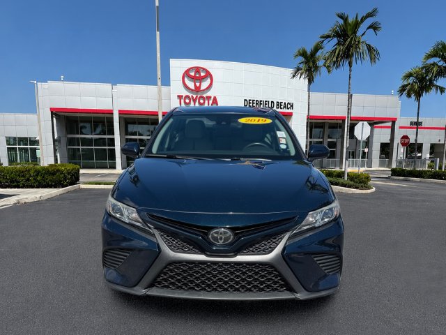 Used 2019 Toyota Camry SE FWD image 2
