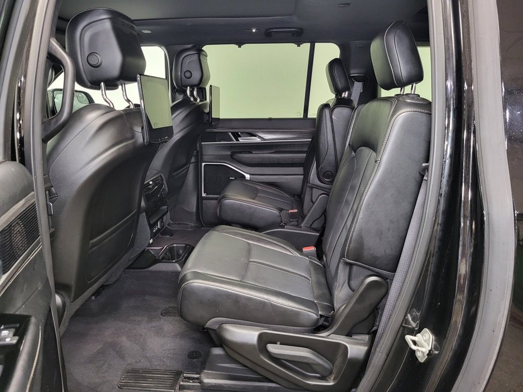 Used 2024 Jeep Wagoneer L Series III w/ Premium Group I image 7