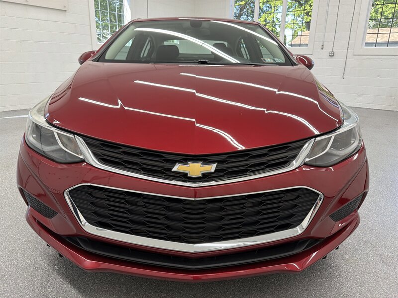 Used 2017 Chevrolet Cruze LT w/ Convenience Package FWD image 2