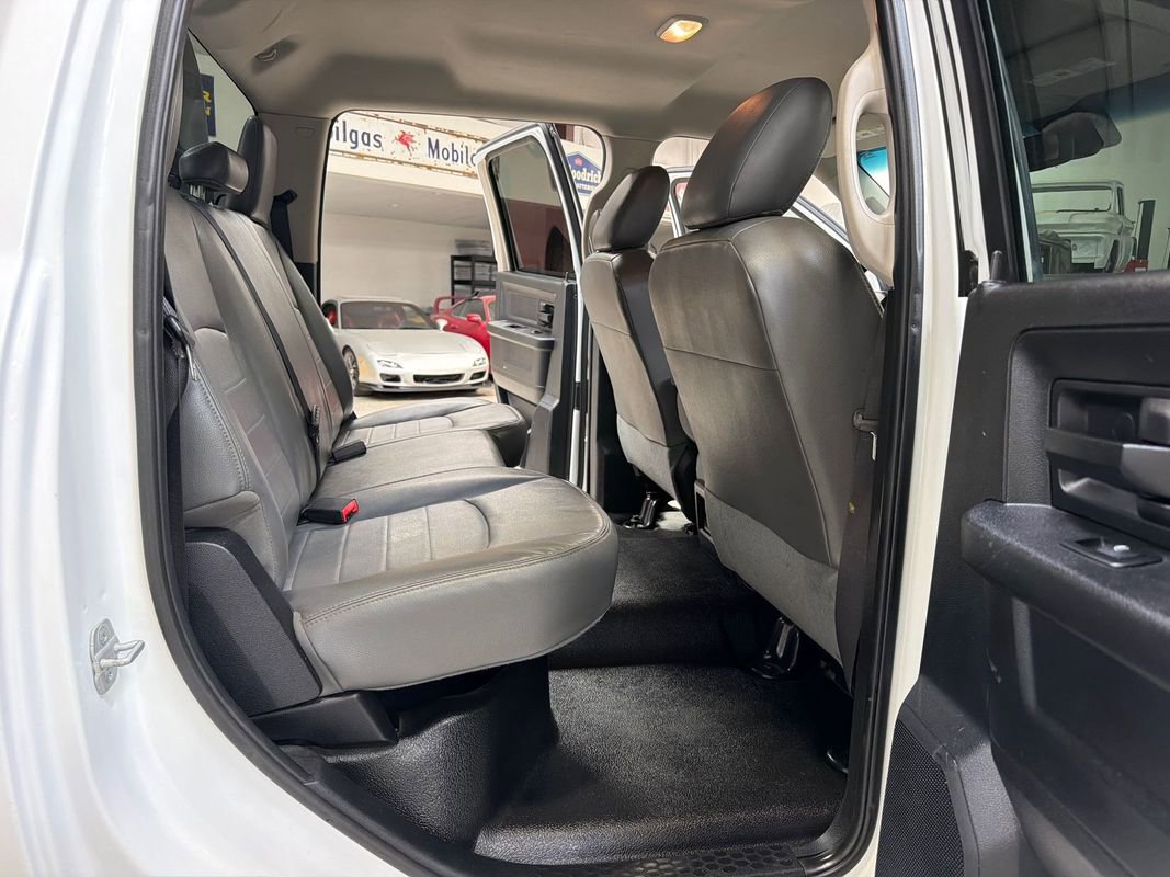 Used 2014 RAM 3500 Tradesman w/ Chrome Appearance Group AWD/4WD image 36