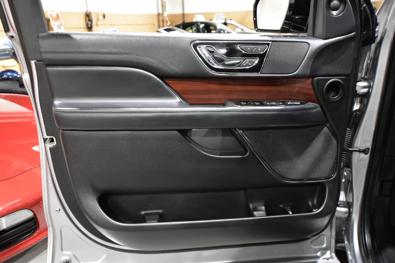 Used 2023 Lincoln Navigator Reserve AWD/4WD image 14