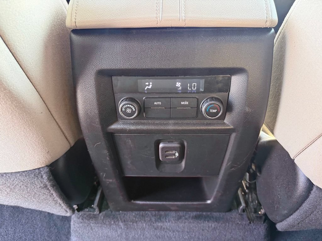 Used 2023 Chevrolet Traverse LS FWD image 15