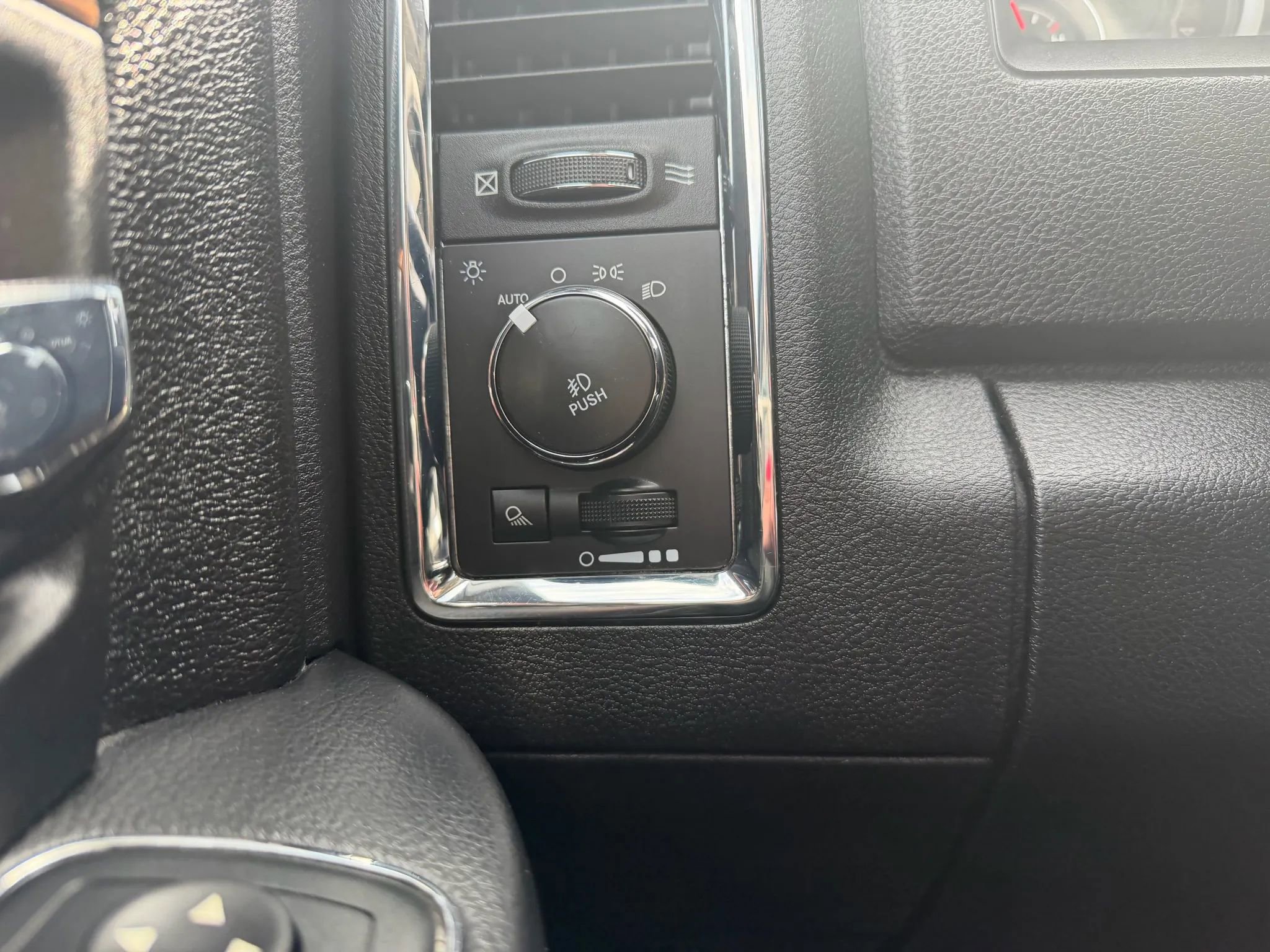 Used 2016 RAM 2500 Laramie w/ Convenience Group image 18