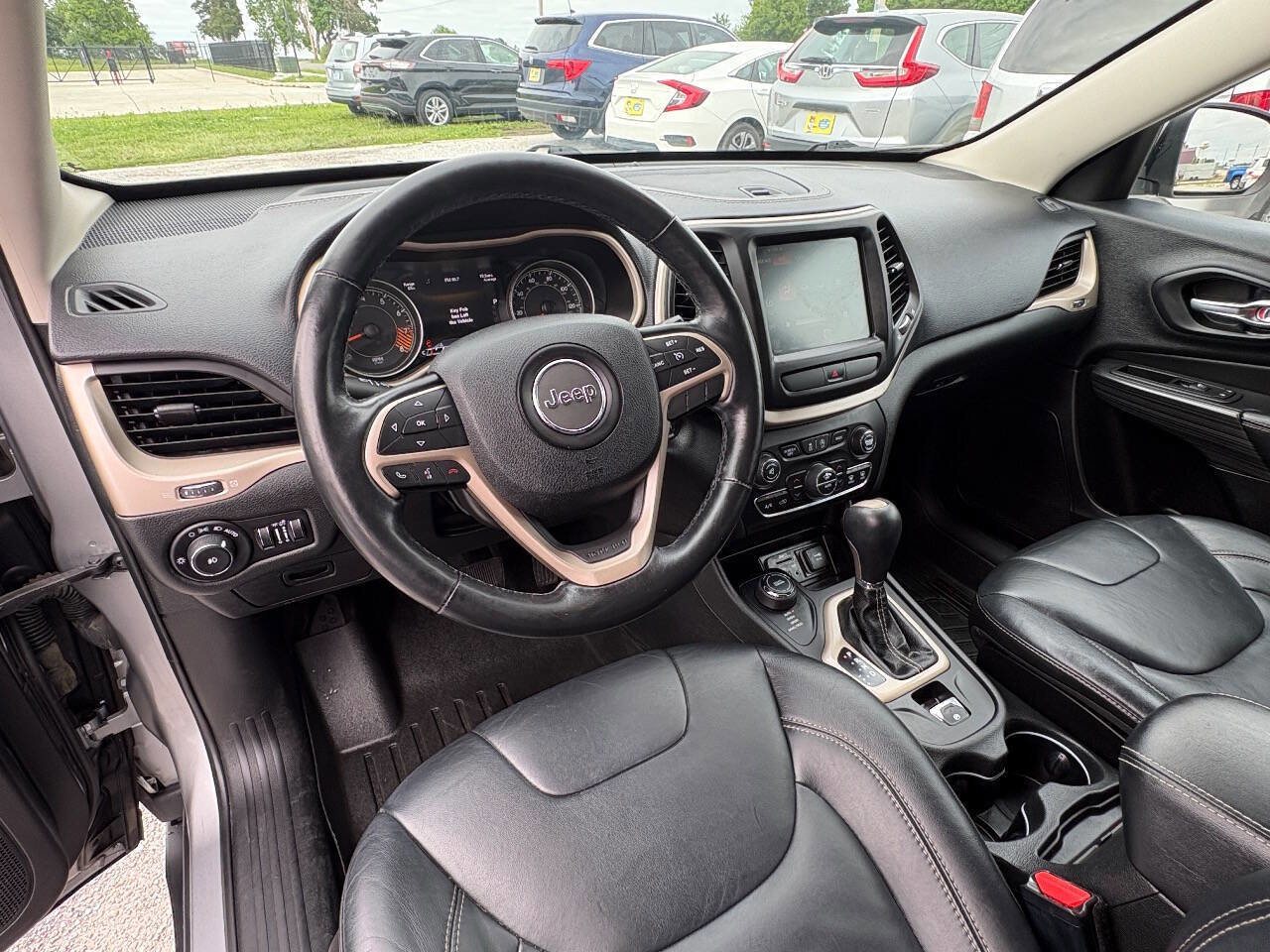 Used 2015 Jeep Cherokee Limited AWD/4WD image 9