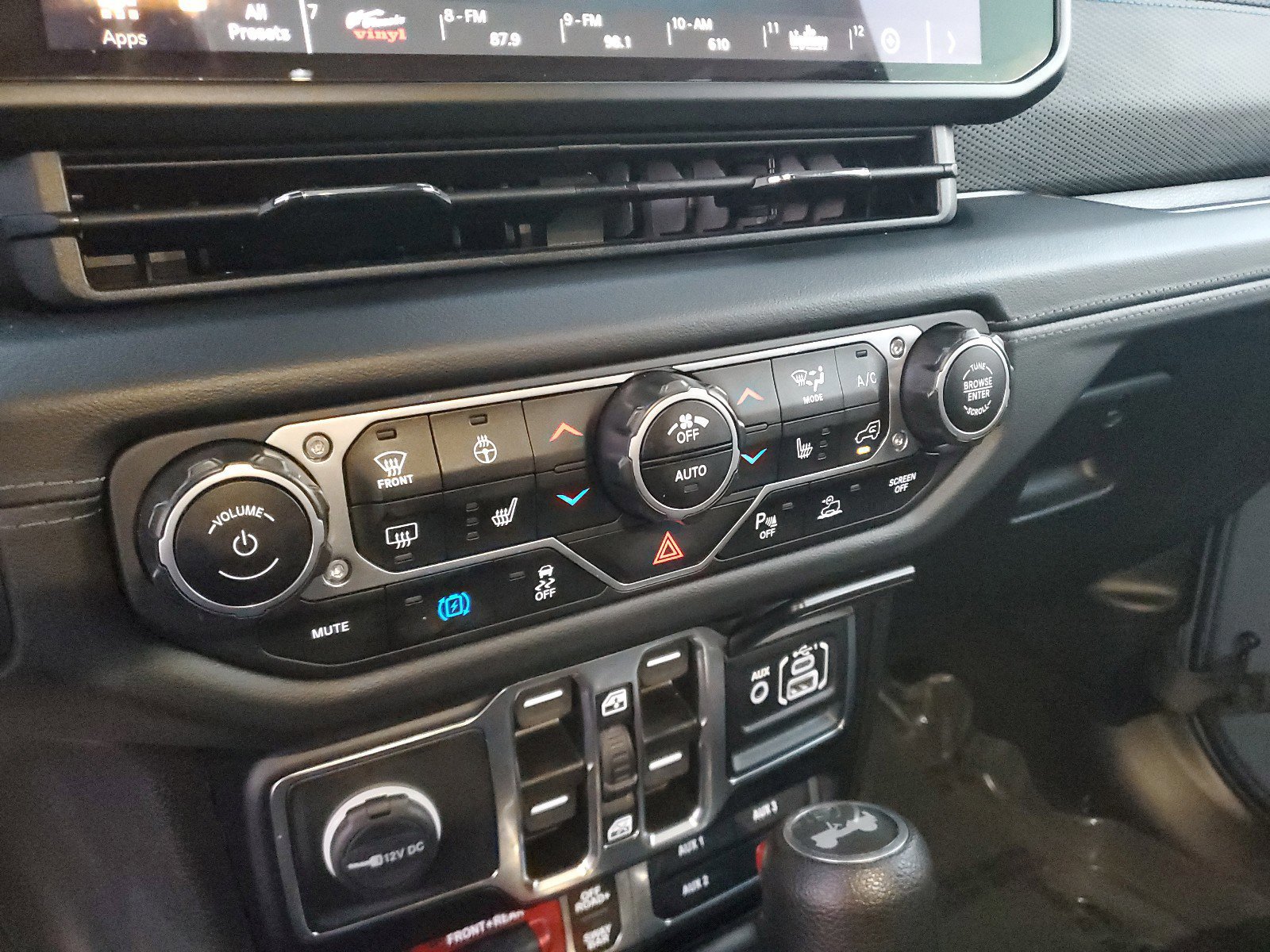 Used 2024 Jeep Wrangler Unlimited Rubicon 4xe w/ Technology Group image 17