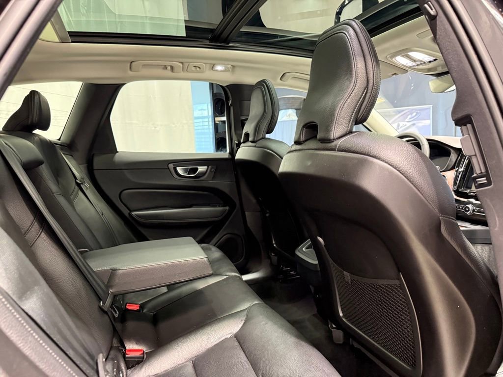 Used 2024 Volvo XC60 B5 Plus image 29