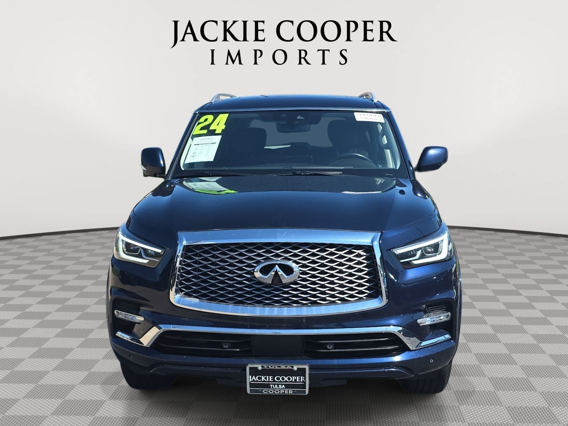 Used 2024 INFINITI QX80 Luxe AWD/4WD image 2