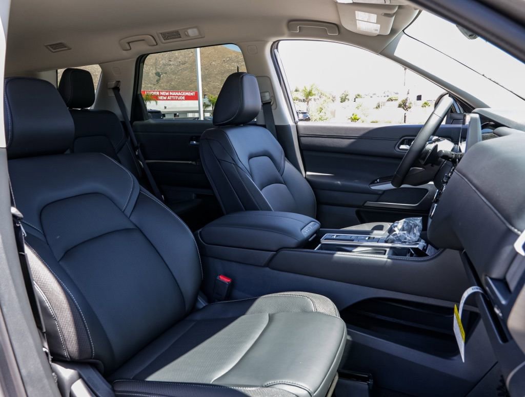 New 2026 Nissan Pathfinder SL FWD image 18