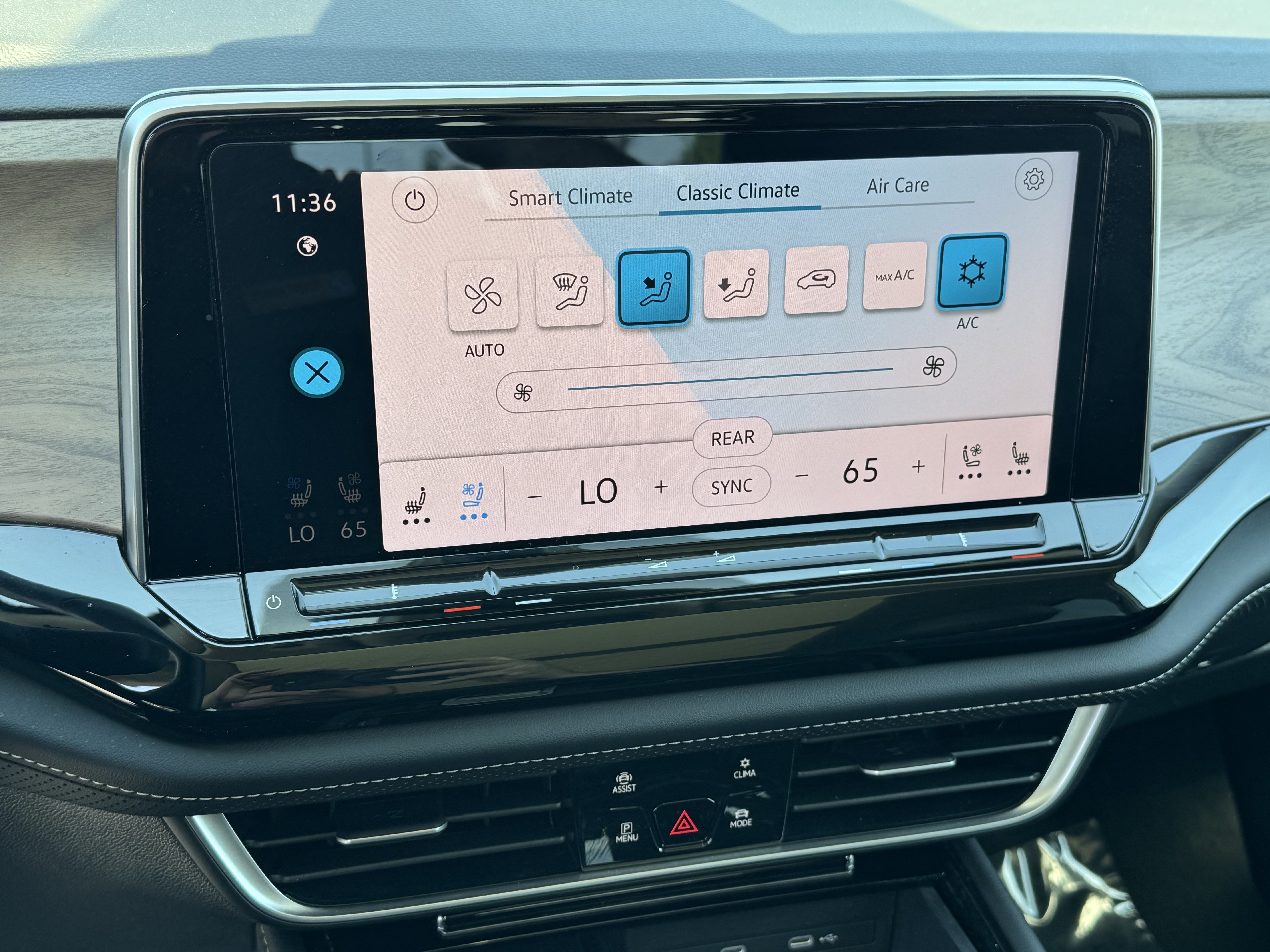 Used 2026 Volkswagen Atlas SE FWD image 23