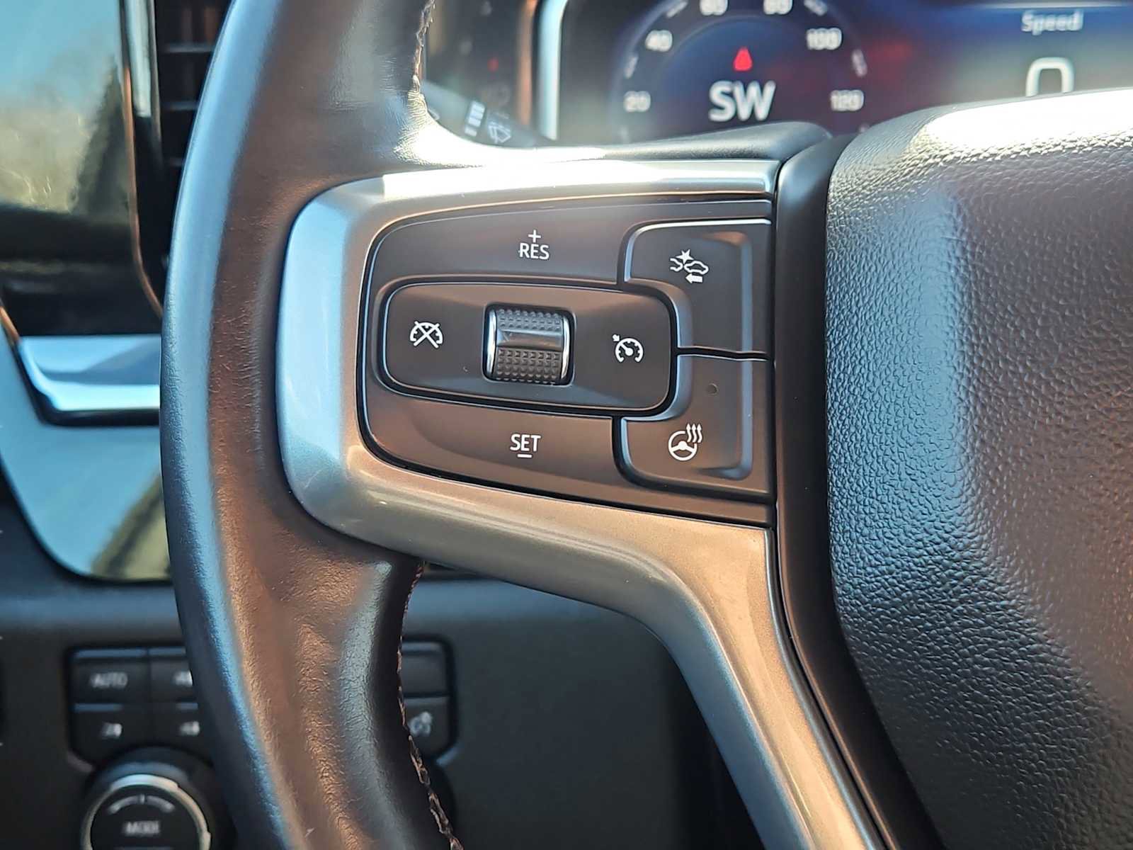 Used 2022 Chevrolet Silverado 1500 LT AWD/4WD image 25